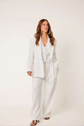 Trijunto Aurora 3 Peças Branco – Colete Frente Única, Blazer e Calça
