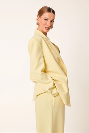 Trijunto Aurora 3 Peças Amarelo Manteiga – Colete Frente Única, Blazer e Calça